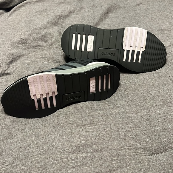 Women’s adidas size 8.5 - Picture 5 of 7